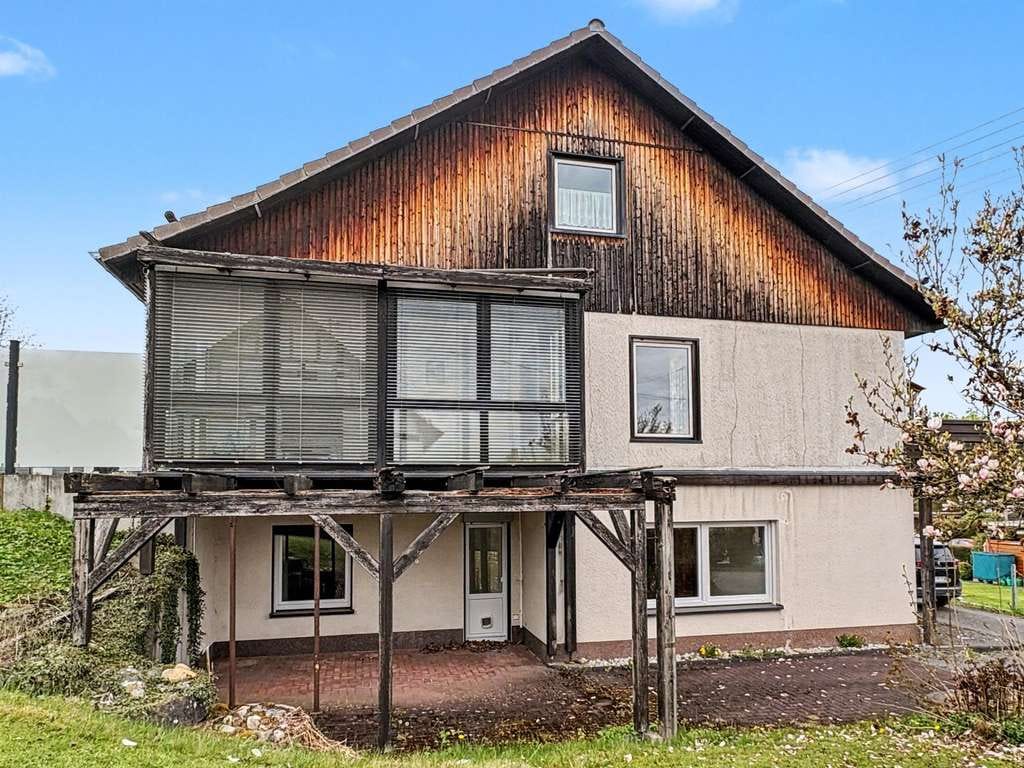 Immobilie in Hilchenbach - Charmantes Wohnhaus mit Einliegerwohnung und Sanierungspotenzial in Hilchenbach-Müsen - Bild 1