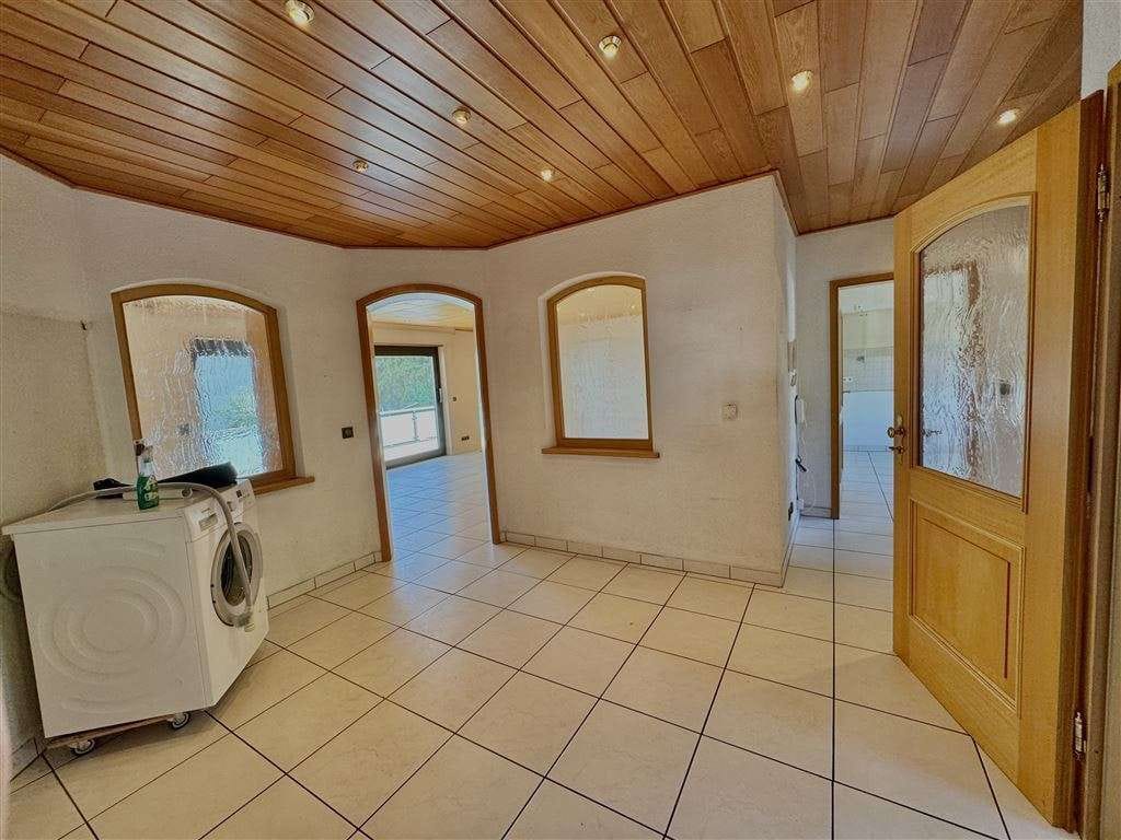 Immobilie in Bürstadt - Großzügiges Zweifamilienhaus mit Garten, Maisonette-Einheit & Wellnessbereich  - Bild 3
