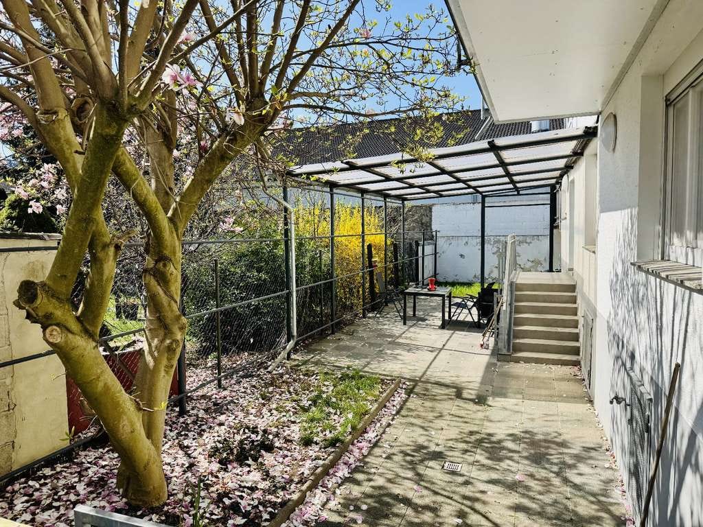 Immobilie in Bornheim - Zweifamilienhaus mitten im Zentrum von Bornheim
 - Bild 4