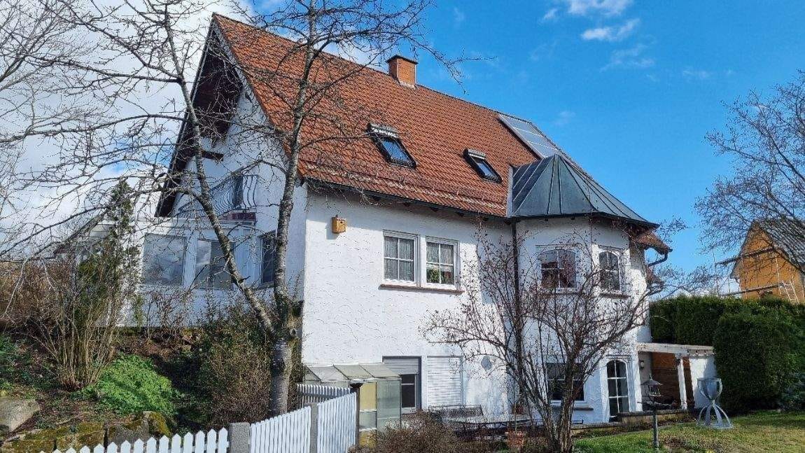Immobilie in Bad Brückenau - Traumhaft schön gelegenes Einfamilienhaus mit Einliegerwohnung! - Bild 1