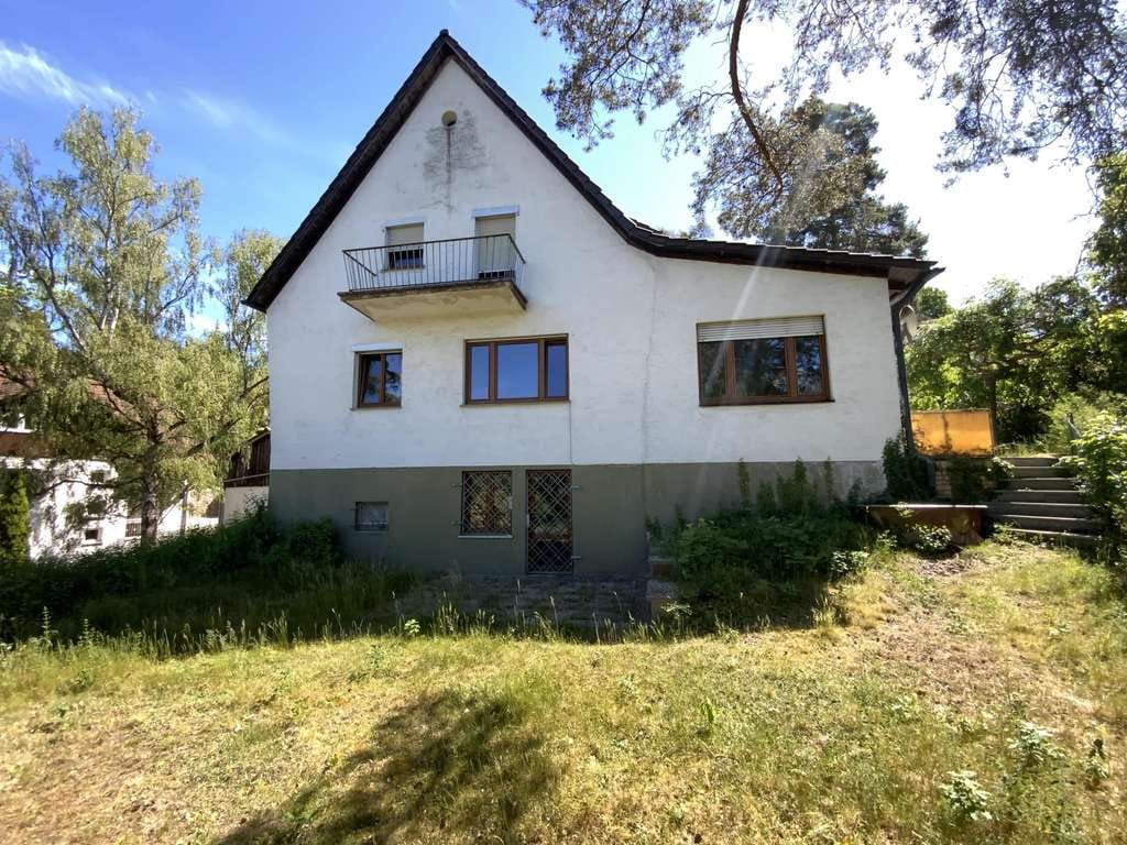 Immobilie in Schwarzenfeld - Wohnhaus mit zwei Wohnungen und teilbarem Grundstück - Bild 3
