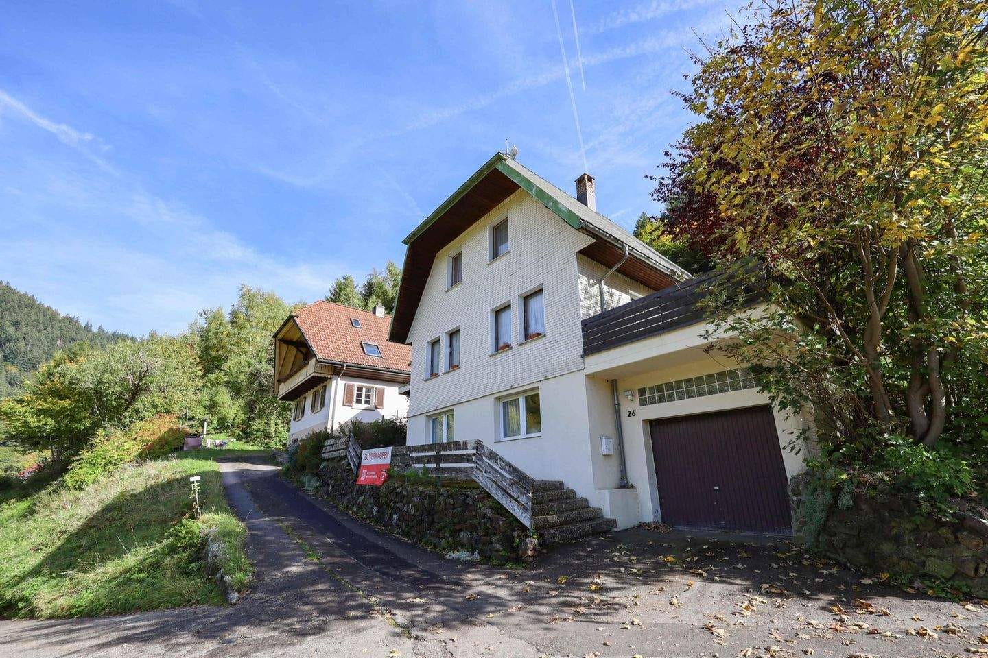 Immobilie in Todtnau - Charmantes Ein- oder Zweifamilienhaus mit Aussichtslage in Todtnau - ideal als Wohn- oder Ferienhaus - Bild 0