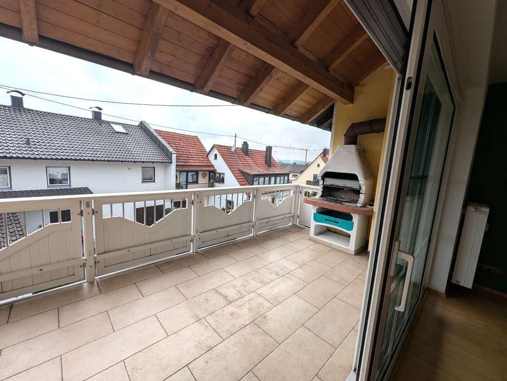 Immobilie in Dorfen - Großzügige 6-Zimmer-Maisonette mit Garten und Pool - Wohnen auf zwei Etagen wie im eigenen Haus - Bild 4