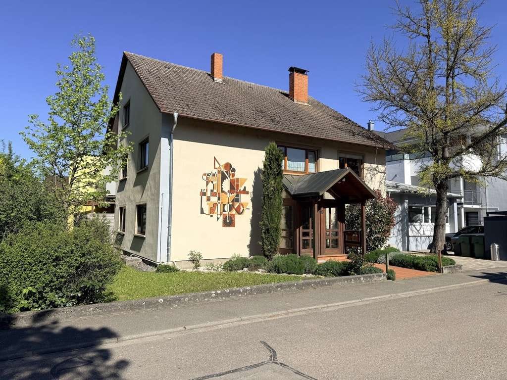 Immobilie in Ettenheim - Großzügiges Wohnhaus mit zwei Wohneinheiten und Werkstatt in Ettenheim - Bild 0