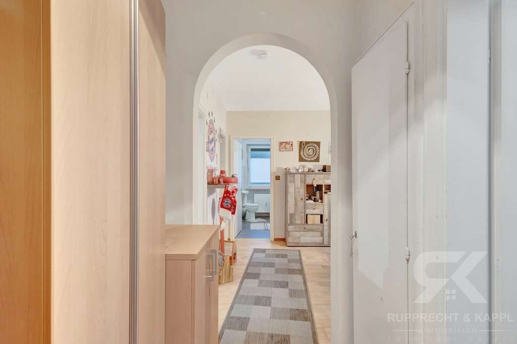 Immobilie in Weiden in der Oberpfalz - Solide Kapitalanlage: Vermietete 3,5-Zimmer-Etagenwohnung mit Balkon und Stellplatz in Weiden - Bild 2