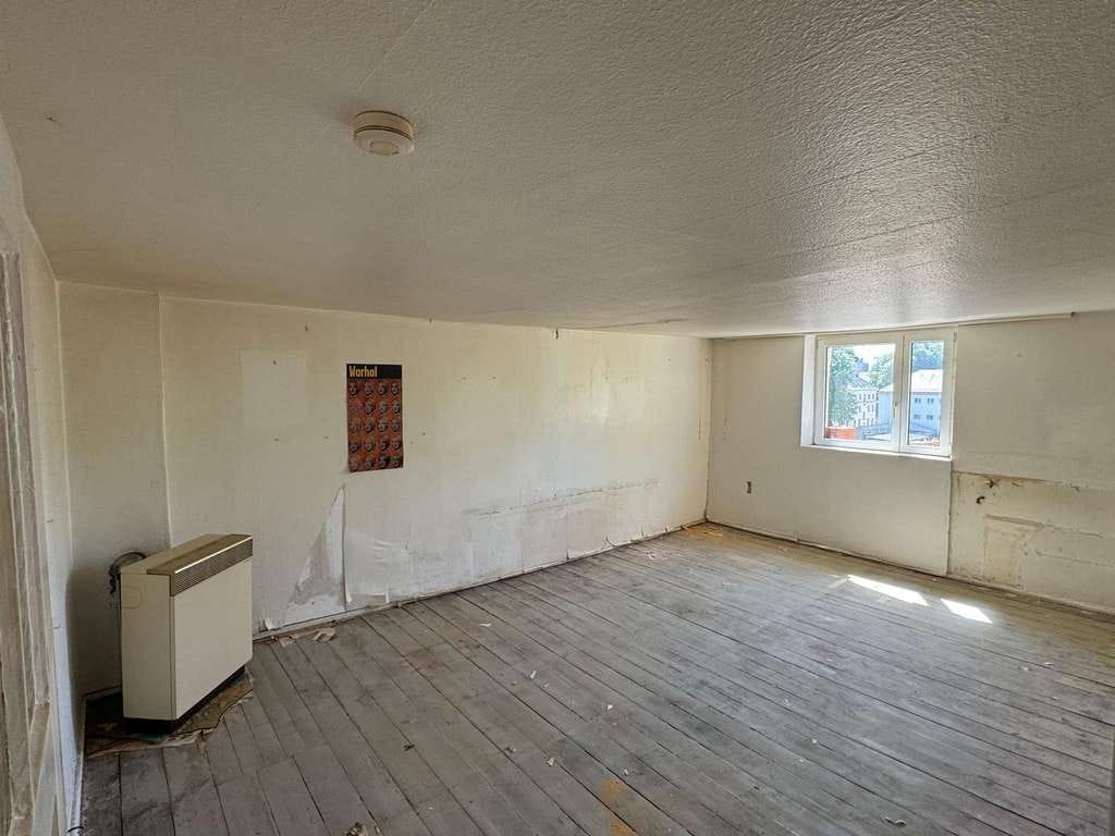 Immobilie in Ludwigshafen am Rhein - Dachgeschoss mit Perspektive – renovierungsbedürftige 3-Zimmer-Wohnung in Ludwigshafen-Süd - Bild 1