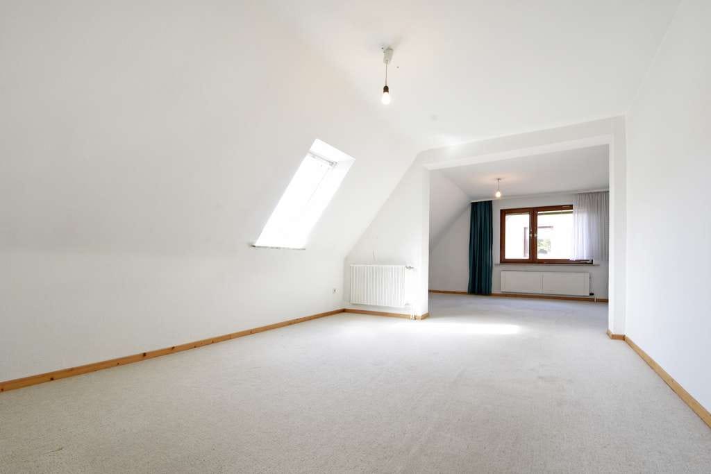 Immobilie in Katlenburg-Lindau - Großzügiges Ein-/Zweifamilienhaus mit weitläufigem Garten & vielseitig nutzbarem Nebengebäude - Bild 2