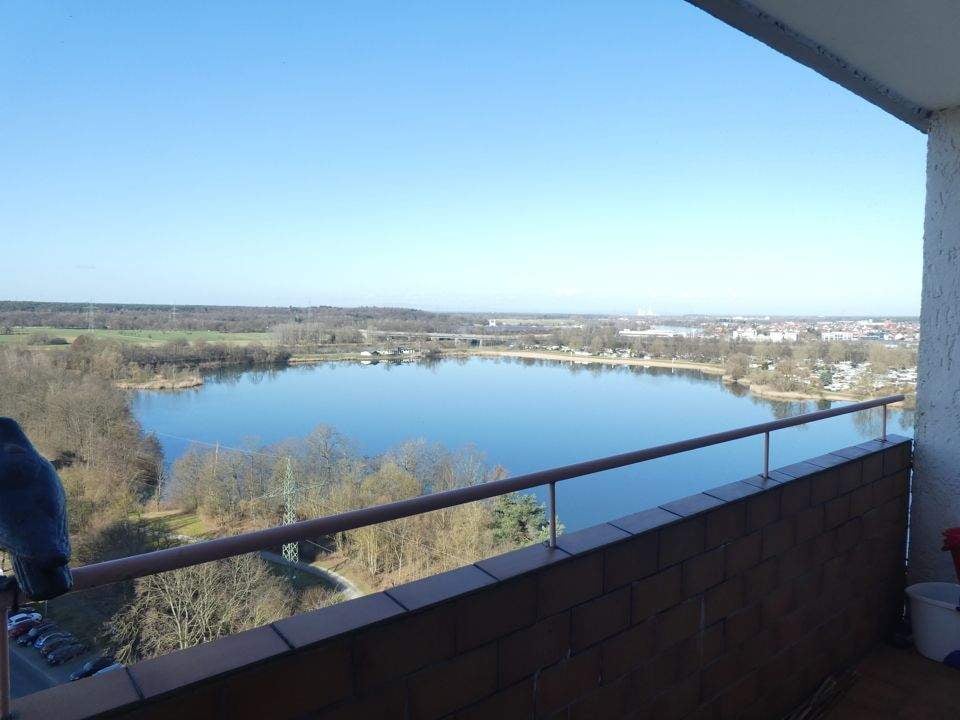 Immobilie in Mainaschaff - Faszinierender Seeblick und großzügige Räumlichkeiten in Mainaschaff! - Bild 1