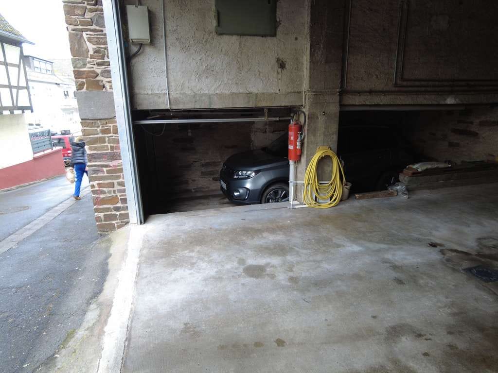 Immobilie in Cochem - Seltene Gelegenheit: Zweifamilienhaus mit zwei Garagen und Stellplatz in der Innenstadt von Cochem - Bild 1