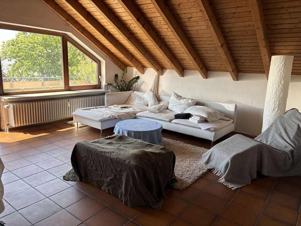 Immobilie in Schriesheim - SEHR SCHÖNE UND GROßZÜGIGE 2-ZIMMER-DACHGESCHOßWOHNUNG MIT  2 BALKONEN UND 1 CARPORT IN SCHRIESHEIM - Bild 3