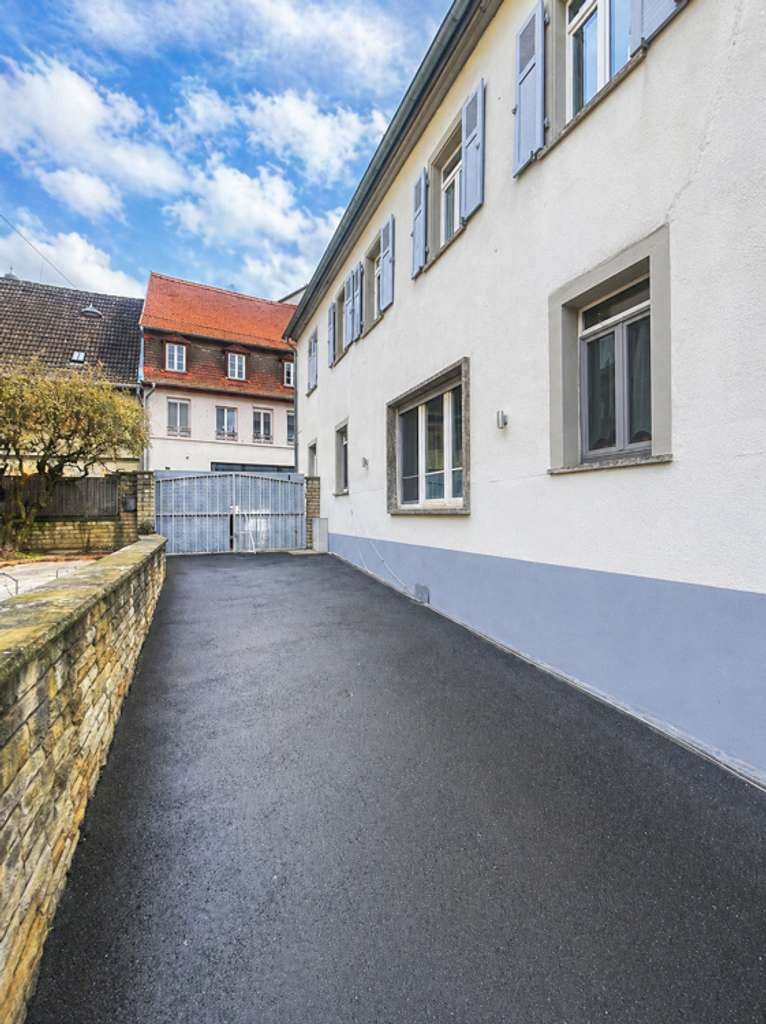 Immobilie in Dienheim - ImmobilienPunkt***CHARMANTE HOFREITE AUS DEM 18 JH MIT 2 - 3 WOHNUNGEN UND TIEFKELLER ! - Bild 1