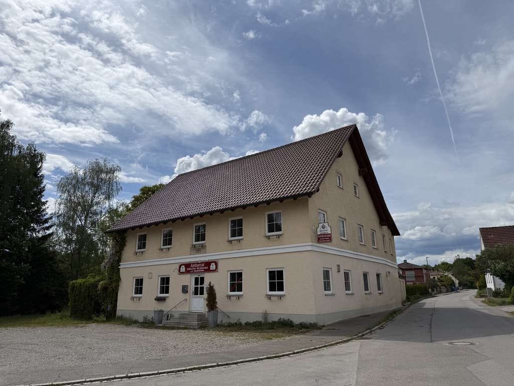 Immobilie in Aichach - Ehemaliges Wirtshaus mit Wohnungen in Oberschneitbach - Bild 0