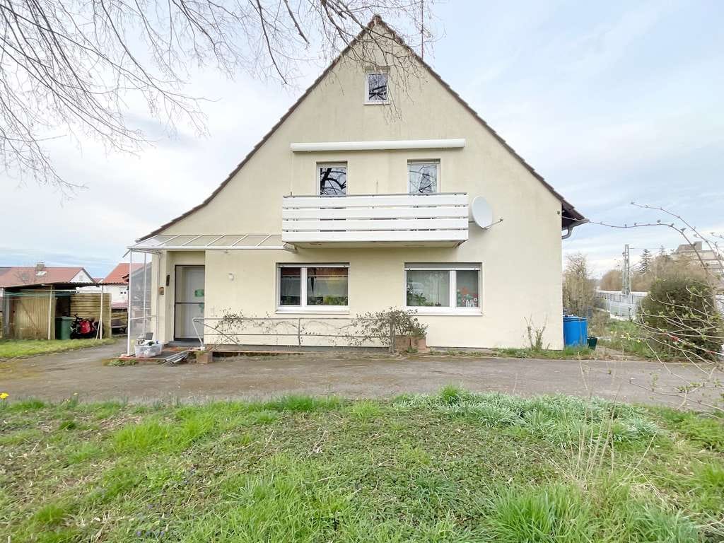 Immobilie in Freiberg am Neckar - ***Vermietetes 2 Familienhaus in Ortsrandlage mit einem großem Garten*** - Bild 1