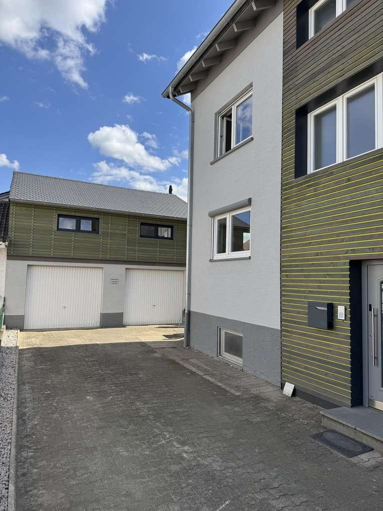 Immobilie in Muggensturm - Großzügiges Familiendomizil mit Potential zum Zweifamilienhaus - Bild 2