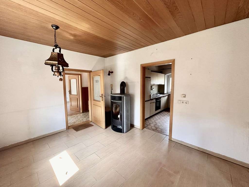 Immobilie in Erbendorf - PROVISIONSFREI: Gemütliches Haus mit Altbaucharme, großem Garten, Garage & Nebengebäuden - Bild 3