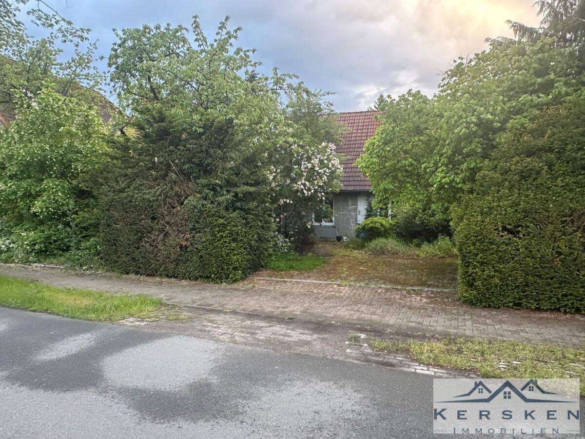Immobilie in Emtinghausen - Sanierungsbedürftiges Zweifamilienhaus mit viel Entwicklungspotenzial in Emtinghausen zu verkaufen. - Bild 2