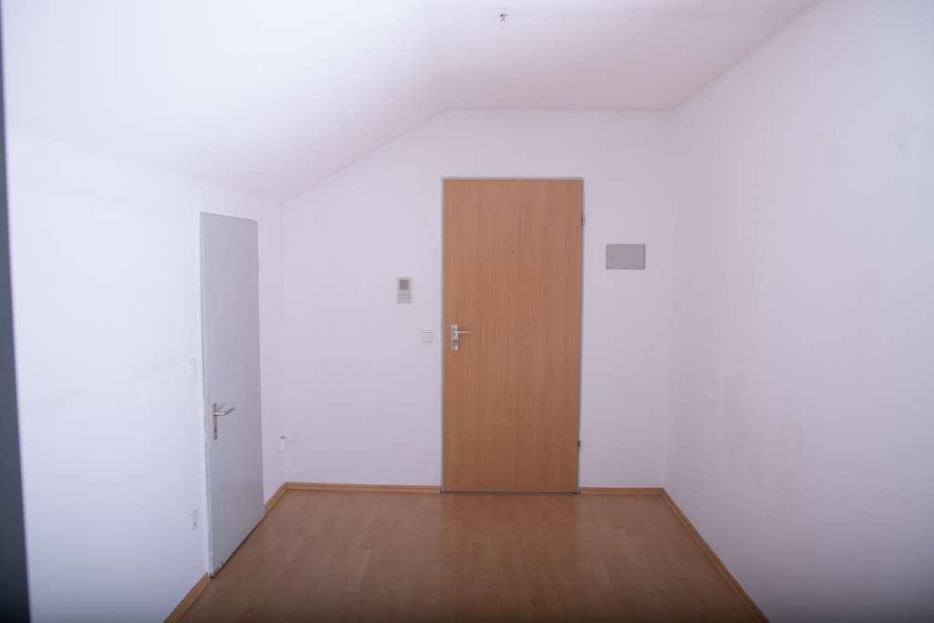 Immobilie in Deggendorf - Stilvolle Dachgeschosswohnung nahe Stadtpark – modern, nachhaltig und sofort bezugsfrei - Bild 2