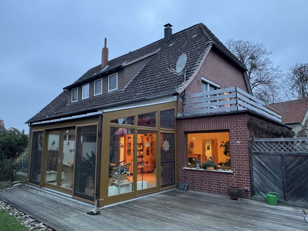 Immobilie in Gehrden - Ihr neues IMMOBILIEN QUARTIER: Gepflegtes 2-Fam.-Haus mit viel Charme & hinlänglich Platz - Bild 1