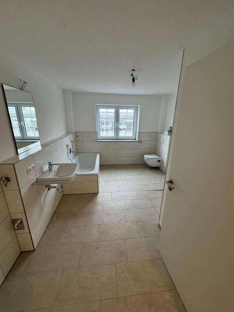 Immobilie in Rot an der Rot - Neuwertig.Barrierefrei.Geräumig. – Moderne 4-Zi.-Erdgeschosswohnung ruhig & naturverbunden - Bild 1