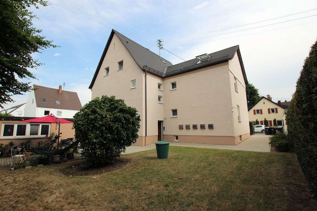 Immobilie in Stadtbergen - Gepflegtes 5-Parteienhaus mit 2 Garagen in Stadtbergen! - Bild 0