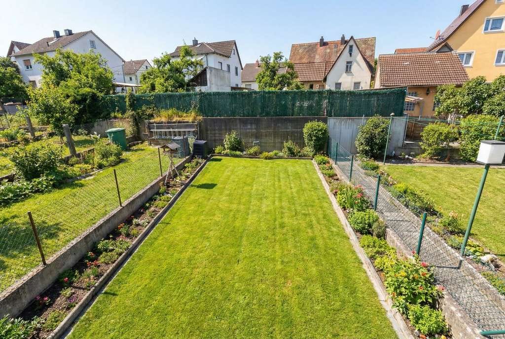 Immobilie in Hersbruck - Familienfreundliches Reihenmittelhaus mit Garten – 5 Zimmer auf 3 Etagen - Bild 2