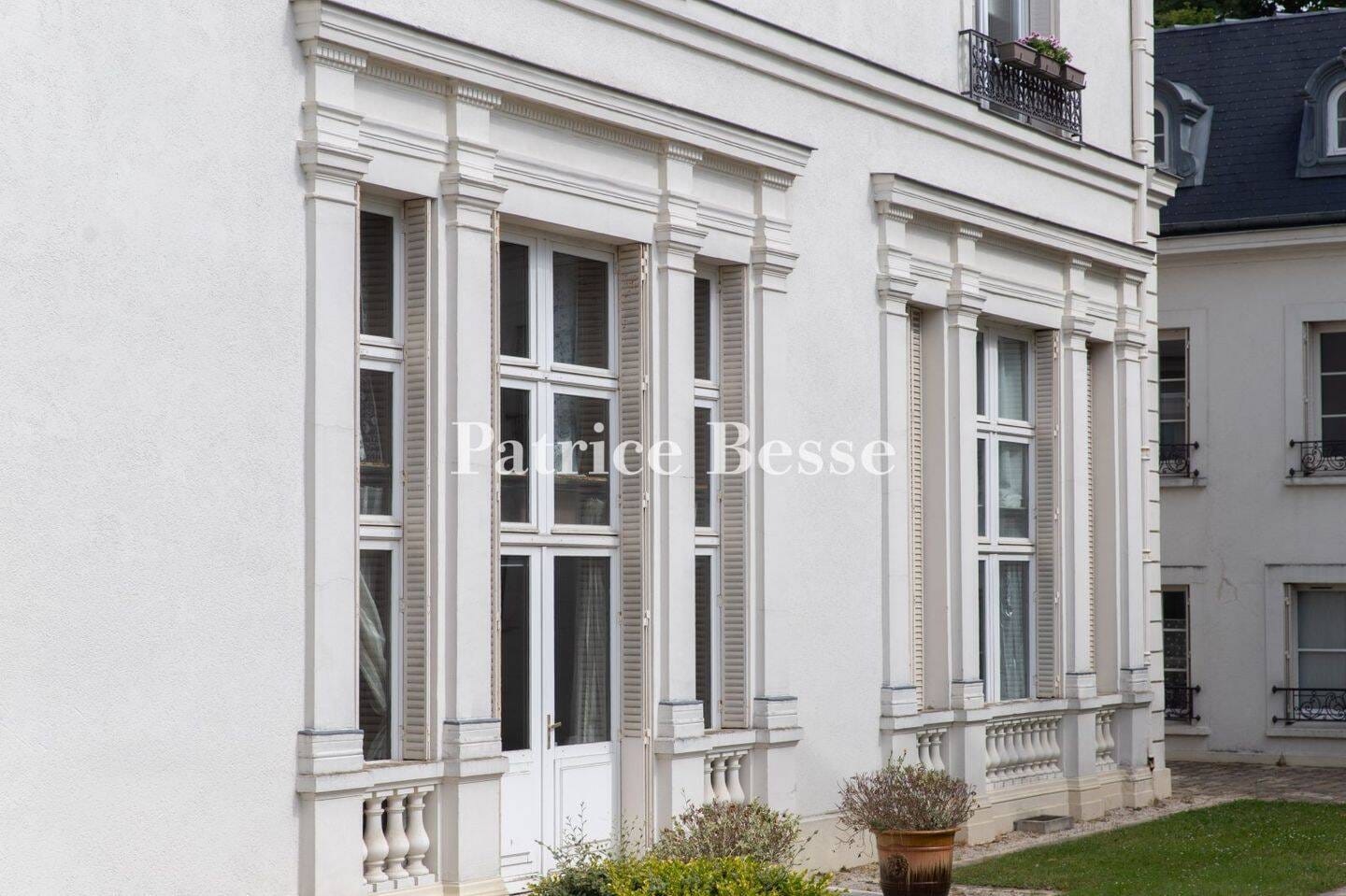 Immobilie in Happurg - An entirely renovated, 295-m² flat, in a neoclassical chateau, thirty minutes from Paris - ref 307543 - Bild 1