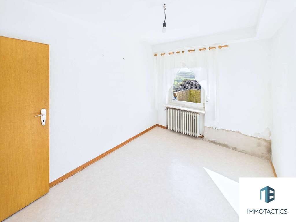 Immobilie in Bad Sobernheim - Einfamilienhaus mit südlicher Ausrichtung, eindrucksvoller Aussicht ,großzügigen Terrassen & Garage - Bild 2