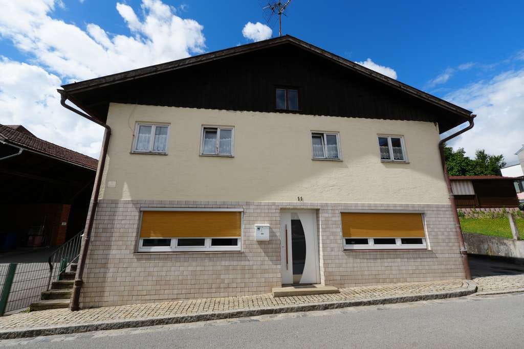 Immobilie in Tann - Wohnhaus mit Anbau – drei Wohnungen - Bild 2