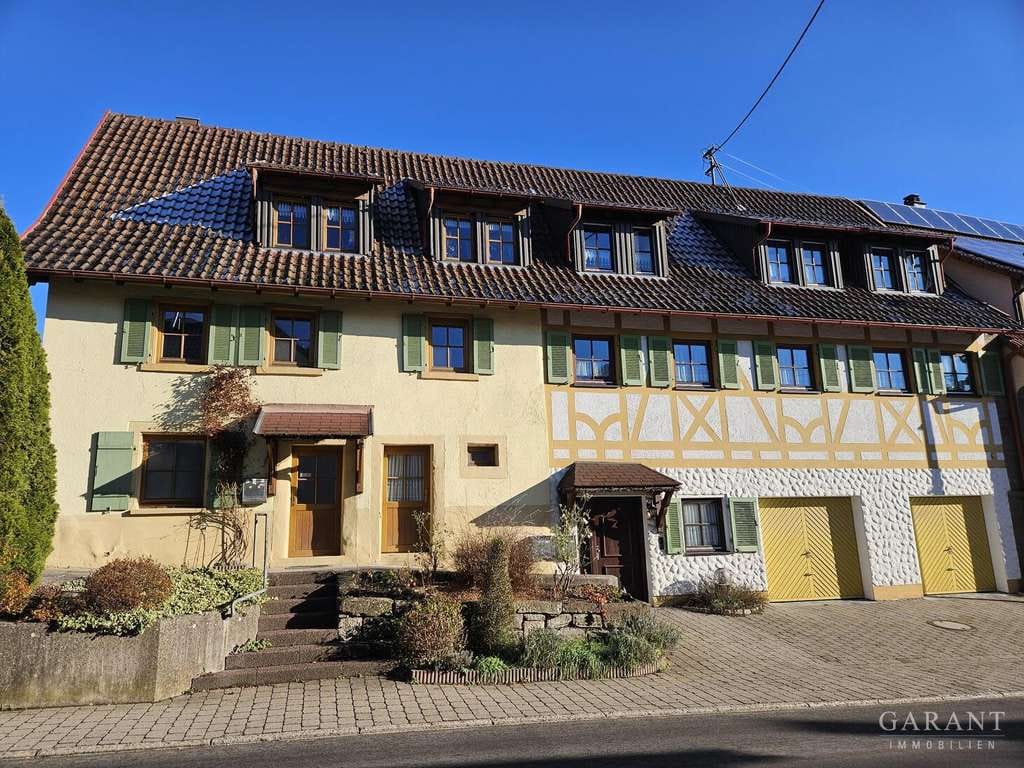 Immobilie in Empfingen - Zweifamilienhaus mit möglicher Gewerbeeinheit, Außengebäuden und traumhaft schönem Gartenpark - Bild 0