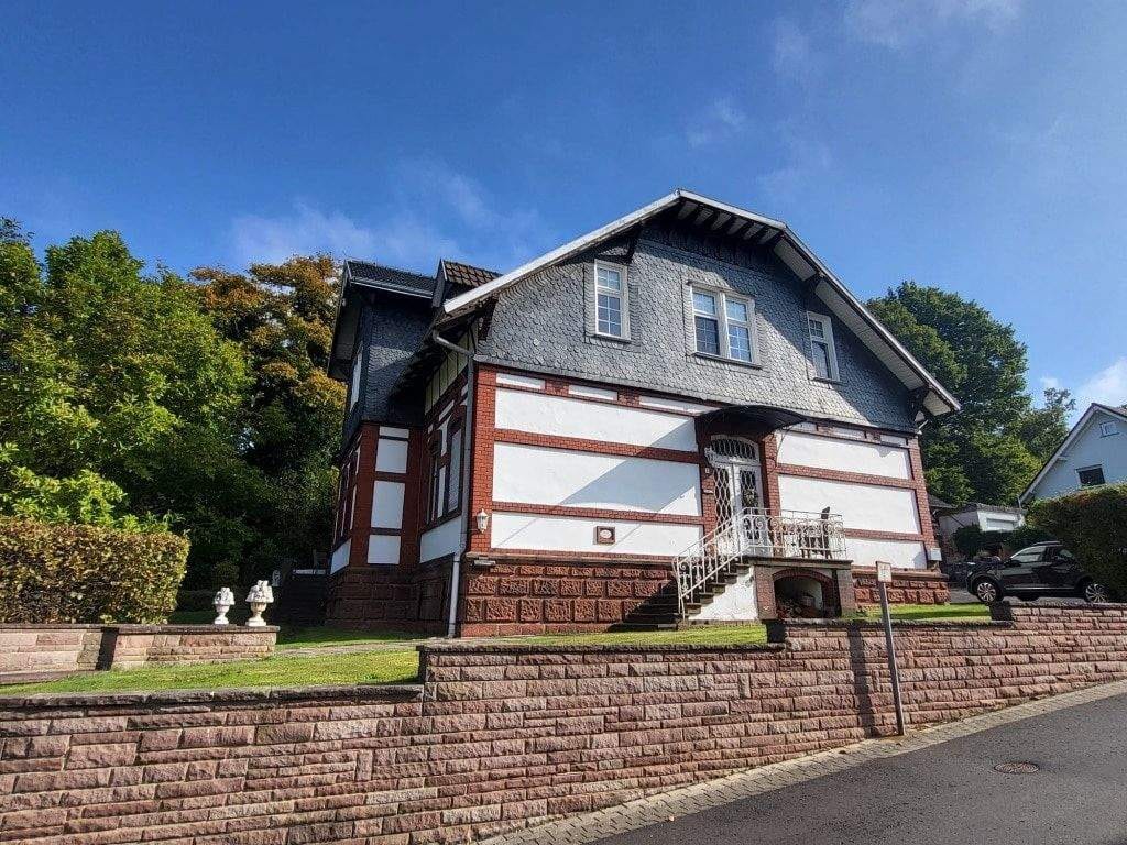 Immobilie in Guxhagen - Ein Zuhause mit Geschichte und Herz! Charmantes Ein- bis Zweifamilienhaus mit Nebengäude. - Bild 1