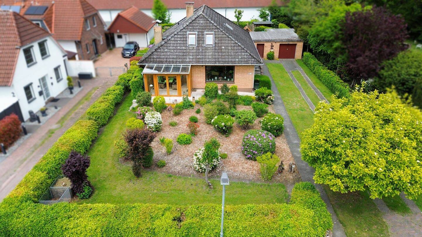 Immobilie in Grasberg - Im Herzen von Grasberg Gepflegtes Einfamilienhaus mit viel Platz & schönem Garten - Bild 2