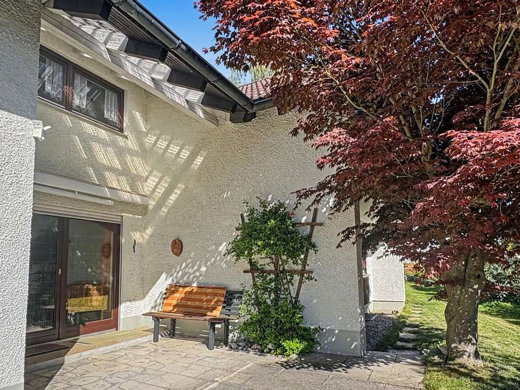 Immobilie in Aichach - Einfamilienhaus mit Einliegerwohnung in idyllischer Lage von Aichach-Untermauerbach - Bild 2
