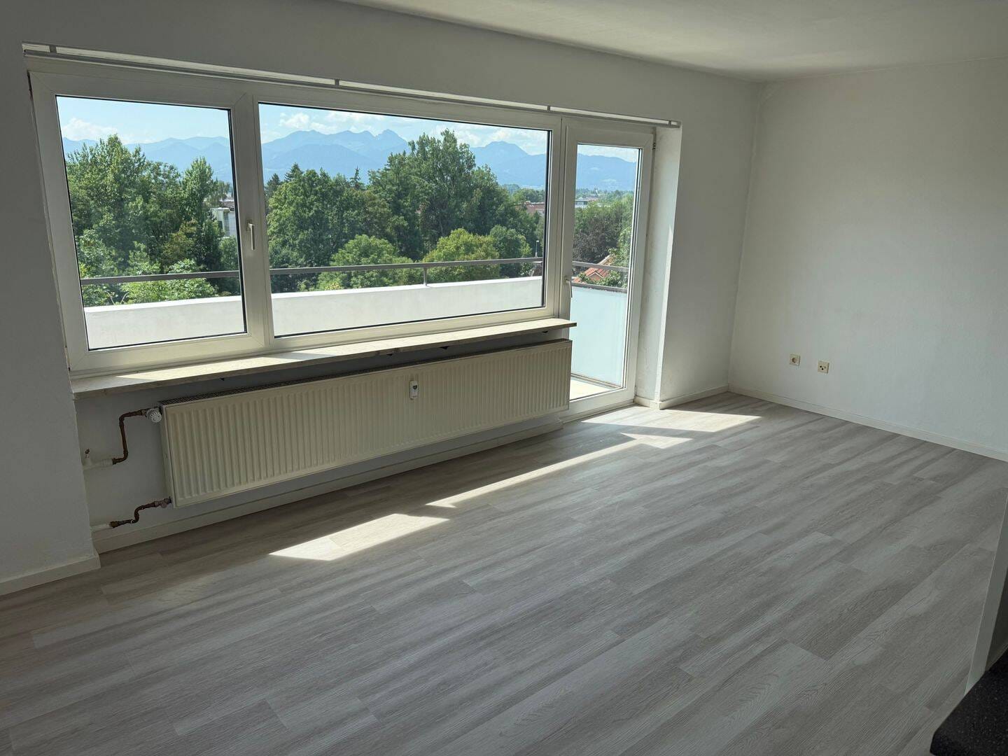 Immobilie in Rosenheim - I. I. TEAM: Helle, freundliche 1-Zimmer-Wohnung, incl. kleiner Küche und Balkon in der Isarstraße! nur an 1 Person  - Bild 0