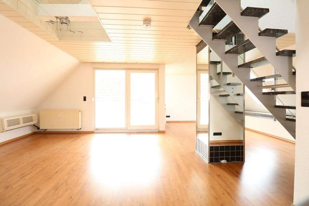 Immobilie in Neuenstadt am Kocher - Einzigartige 3,5 Zimmer Maisonette Wohnung mit Loggia ! - Bild 3