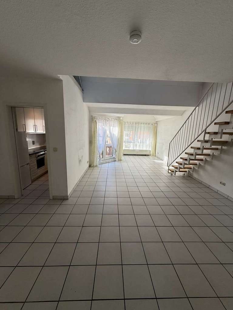 Immobilie in Schwalbach - Charmante 3-Zimmer Maisonette mit offener Galerie - Bild 1
