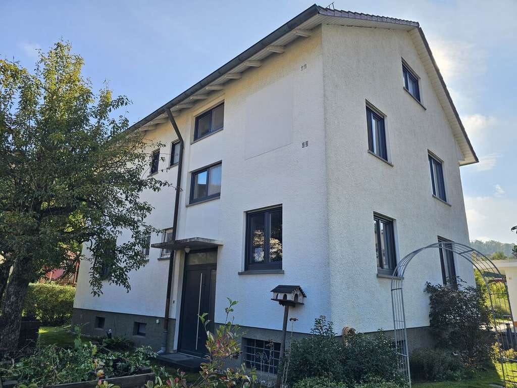Immobilie in Kämpfelbach - **Kämpfelbach-Ersingen, modernisiertes 1-2 Familien-Haus mit Ausbaupotential, Garten u. 3 Garagen** - Bild 2