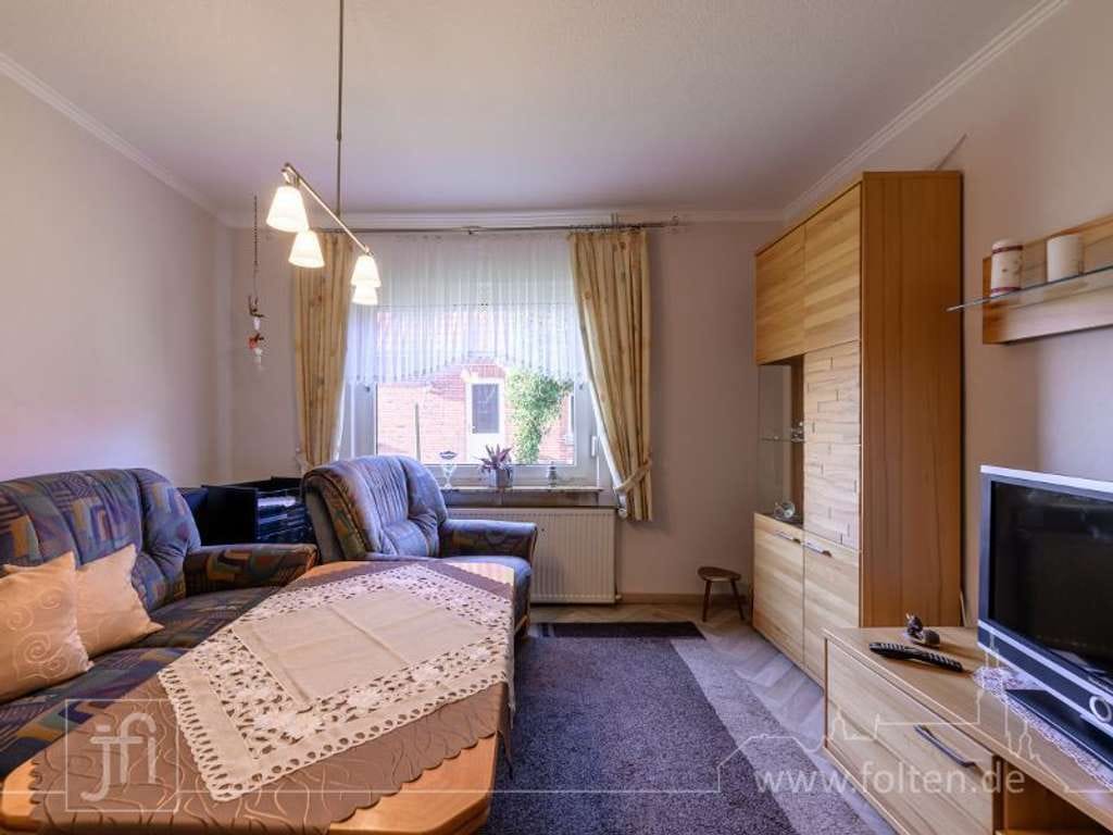 Immobilie in Jemgum - Hinter dem Haus der Deich, und nach vorne weites Land... - Bild 3