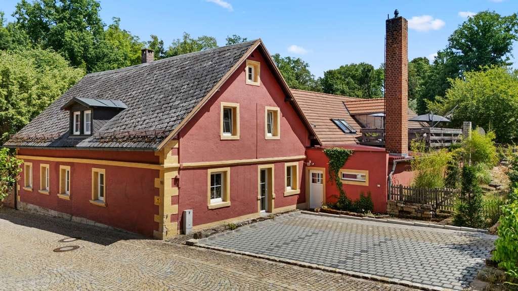 Immobilie in Weidenberg - Vielseitiges Hofanwesen! Wohnhaus mit gewerblichem Bereich, großen Nebengebäuden und Freifläche - Bild 2