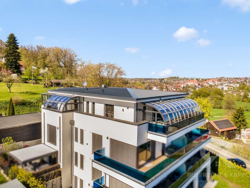 Immobilie in Neustadt an der Waldnaab - Exklusives Penthouse mit privater Etage, spektakulärer Aussicht und umlaufender Terrassenlandschaft - Bild 2