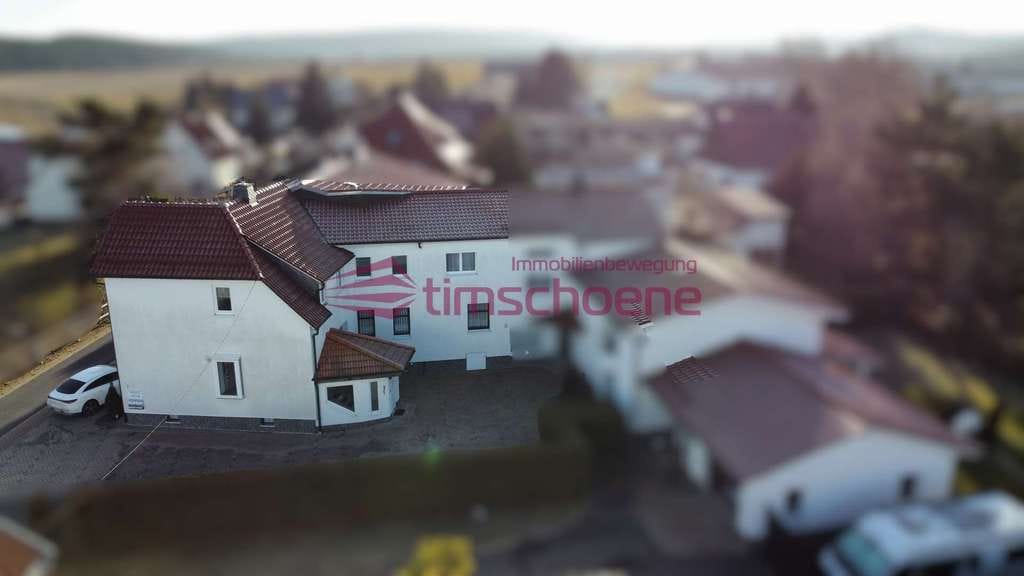 Immobilie in Ilmenau - Zwei Wohneinheiten möglich – Attraktives Wohnhaus mit Stellplätzen - Bild 2