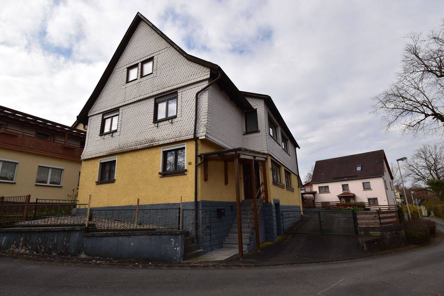 Immobilie in Beinerstadt - Freistehendes Einfamilienhaus mit 3 Garagen! - Bild 2