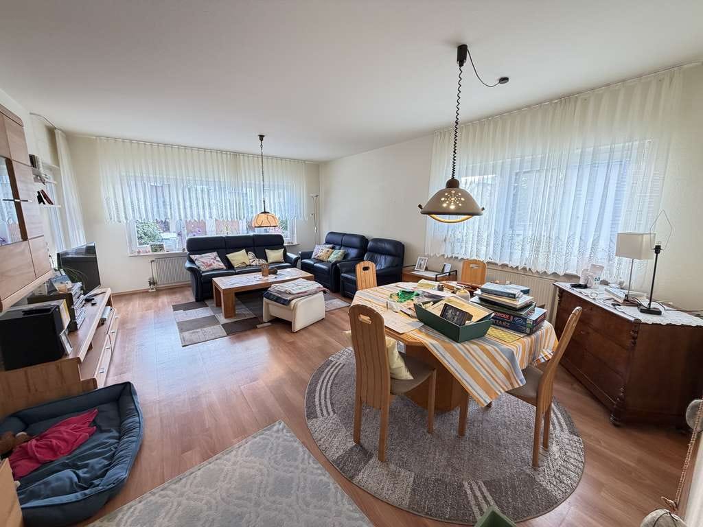 Immobilie in Offenburg - Großzügige 4-Zimmer-Wohnung mit Balkon, Garage und Gartenmitbenutzung in Offenburg Zell-Weierbach - Bild 1