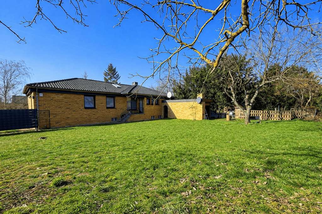 Immobilie in Hargesheim - Idyllisch gelegener Bungalow mit großem Garten und Garage in ruhiger Wohnlage - Bild 2
