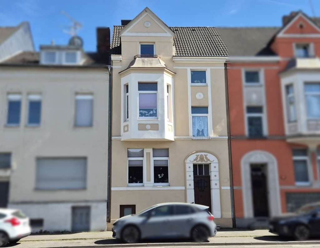 Immobilie in Düren - "Charmantes 2-bis 3-Parteienhaus mit Potential!" - Bild 0