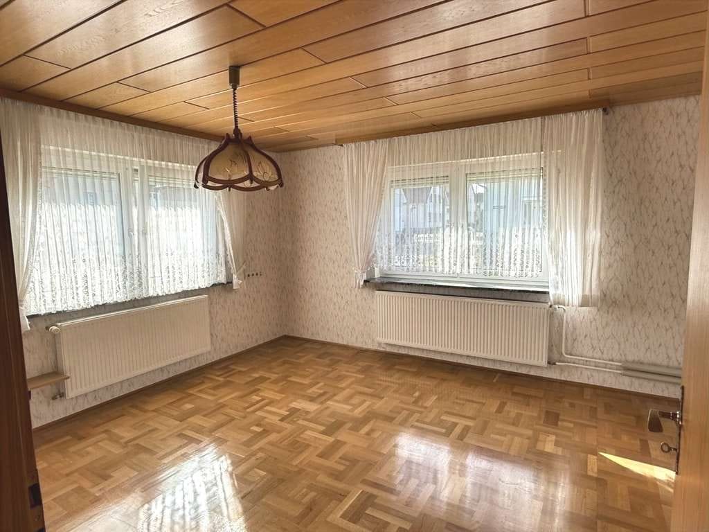 Immobilie in Stetten am kalten Markt - Gepflegtes Ein- bis Zweifamilienhaus mit Gartenhaus und Garage – perfekt für Familien - Bild 1