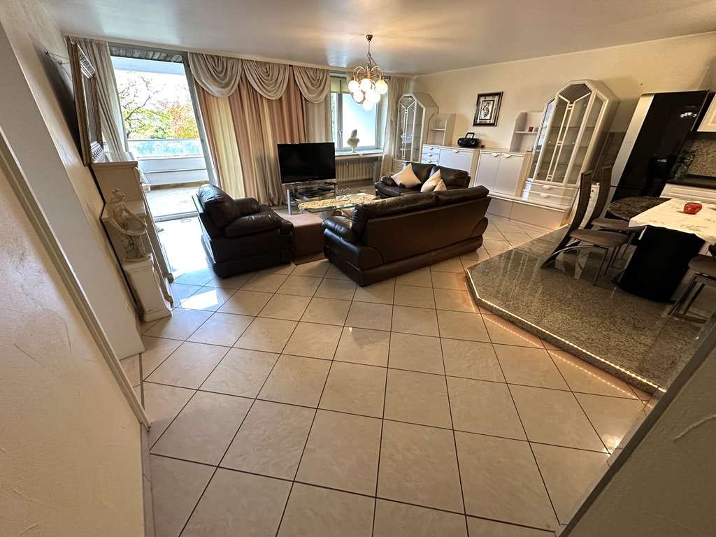 Immobilie in Rodgau - **Ihr Haus im Haus!! - leerstehende 5 Zimmer in NR** - Bild 2