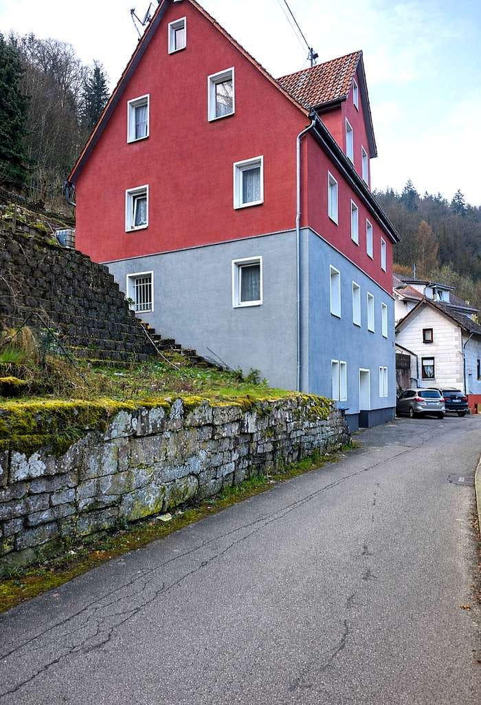 Immobilie in Neuenbürg - Renovierte 3-Zimmer Wohnung mit Garten in Neuenbürg - Bild 0