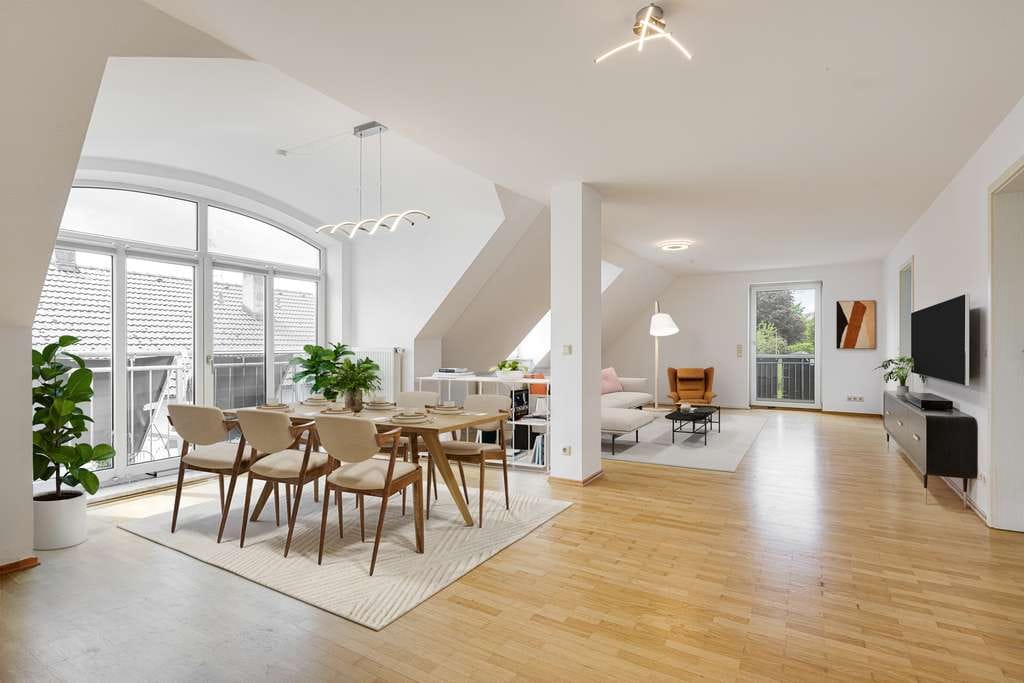 Immobilie in Weichs - Große Dachgeschosswohnung mit extra Studio & Garten - Bild 0