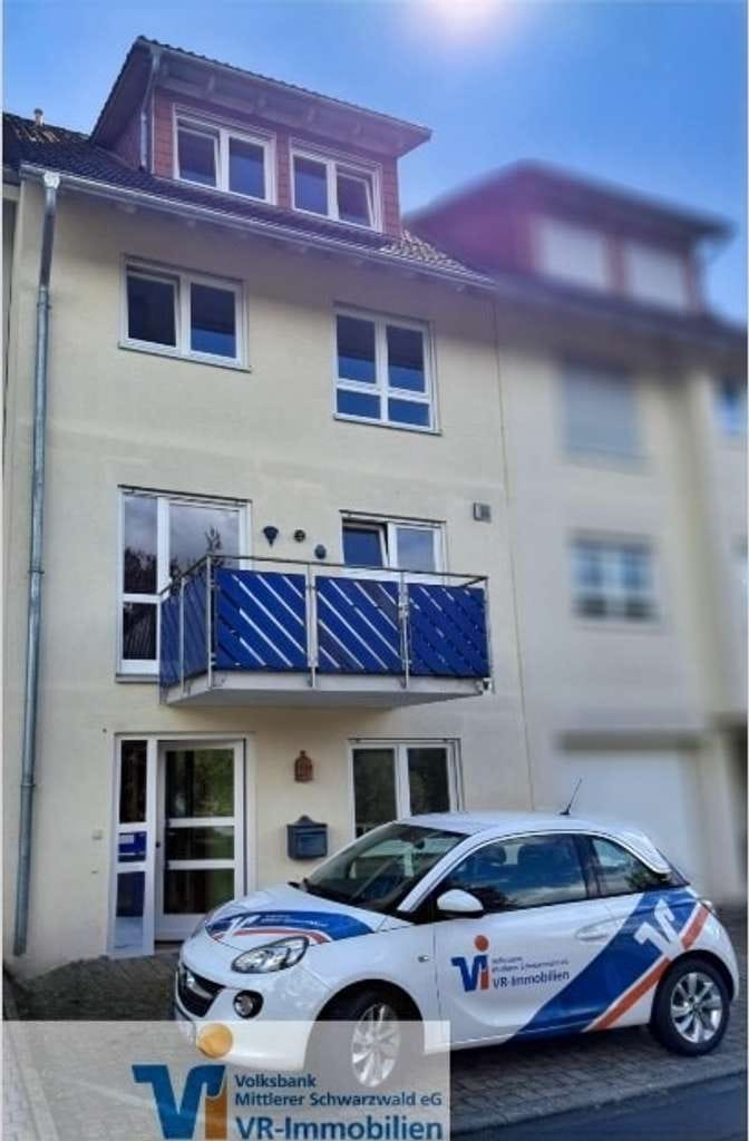 Immobilie in Hausach - Ein Zuhause zum Wohlfühlen – helles Reihenhaus mit Kachelofen, Balkon und lichtdurchflutetem Studio  - Bild 0
