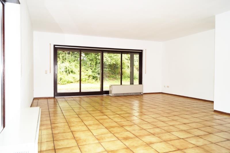 Immobilie in Reilingen - Reilingen: freistehendes EFH, 2 Bäder, 4 SZ, Doppel-Garage, Keller, FREI, keine K-Prov., - Bild 3